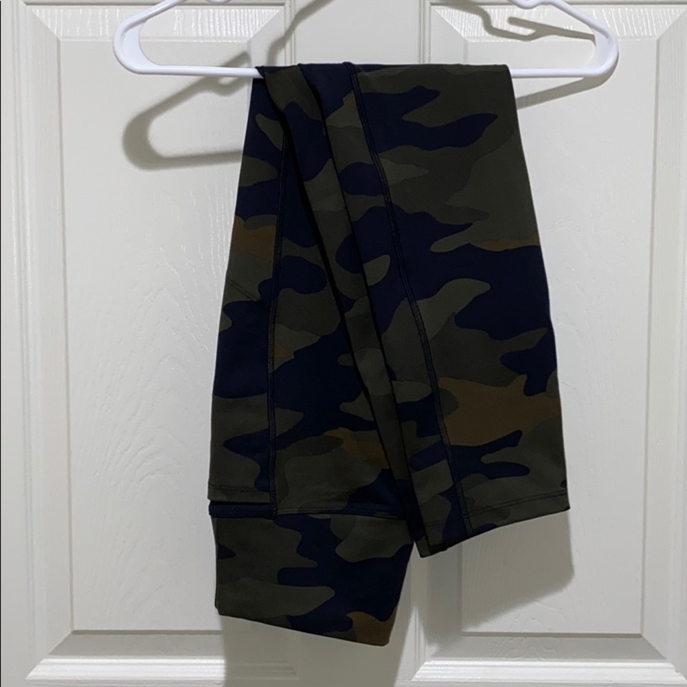 Victoria’s Secret PINK Camo leggings